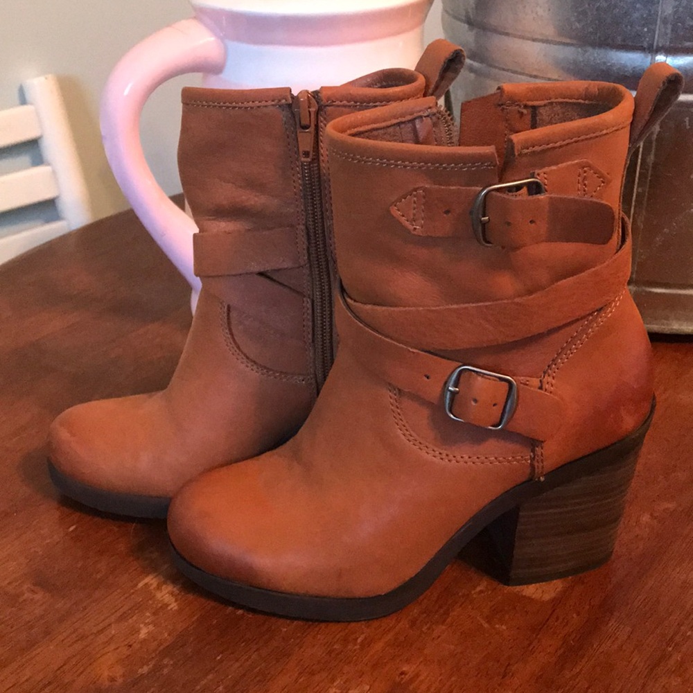 Lucky Brand booties Brown EUC size 5.5